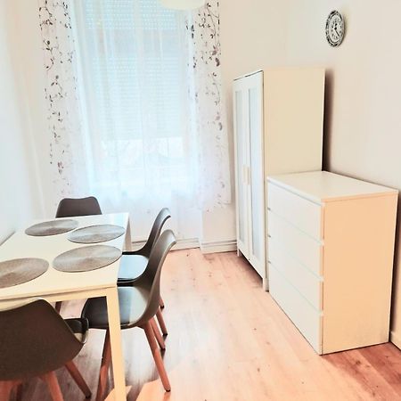 Family Studio Apartment For 4 Berlino Esterno foto
