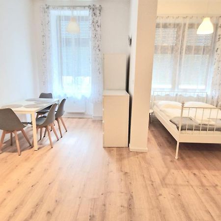 Family Studio Apartment For 4 Berlino Esterno foto