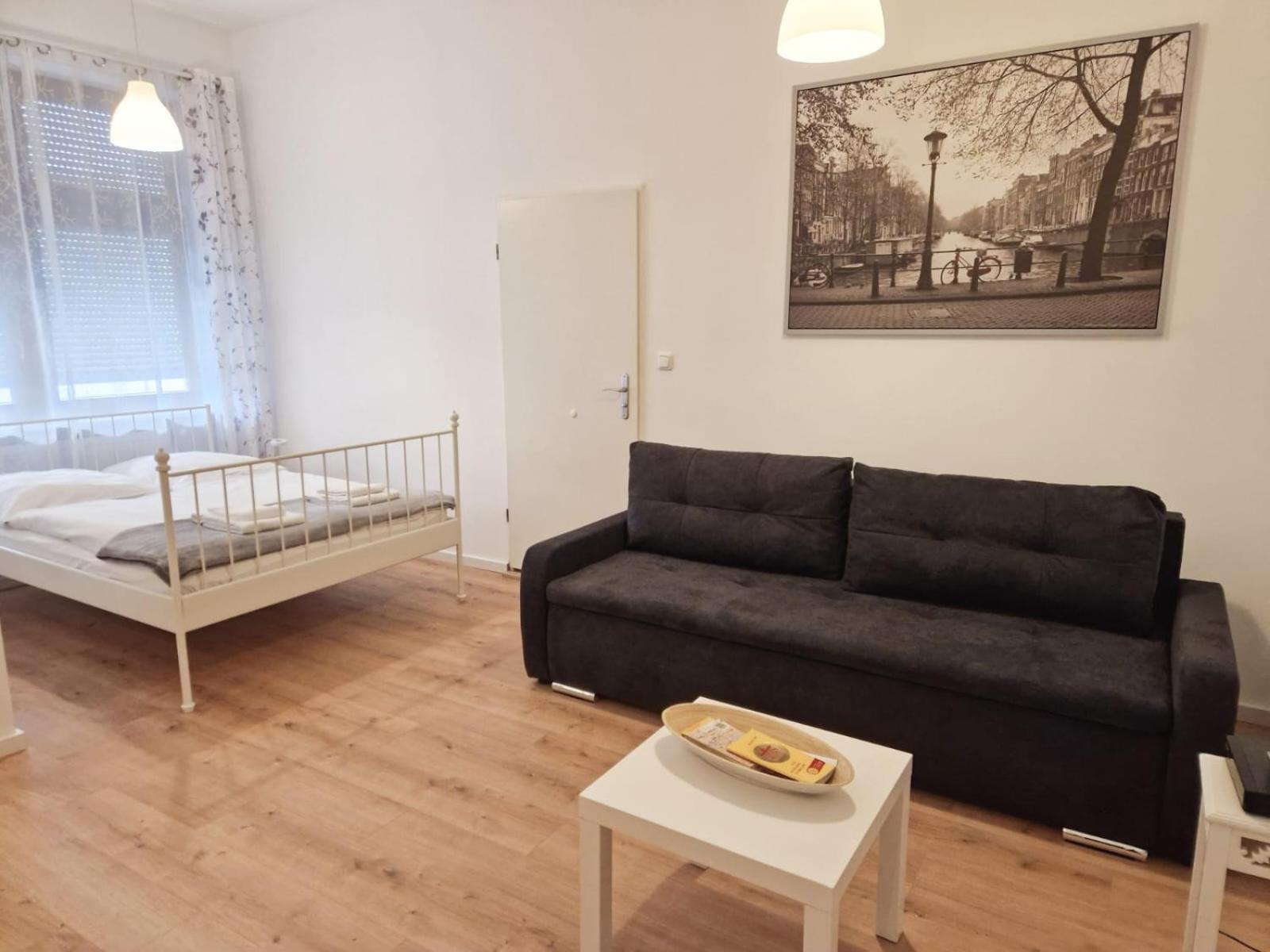Family Studio Apartment For 4 Berlino Esterno foto