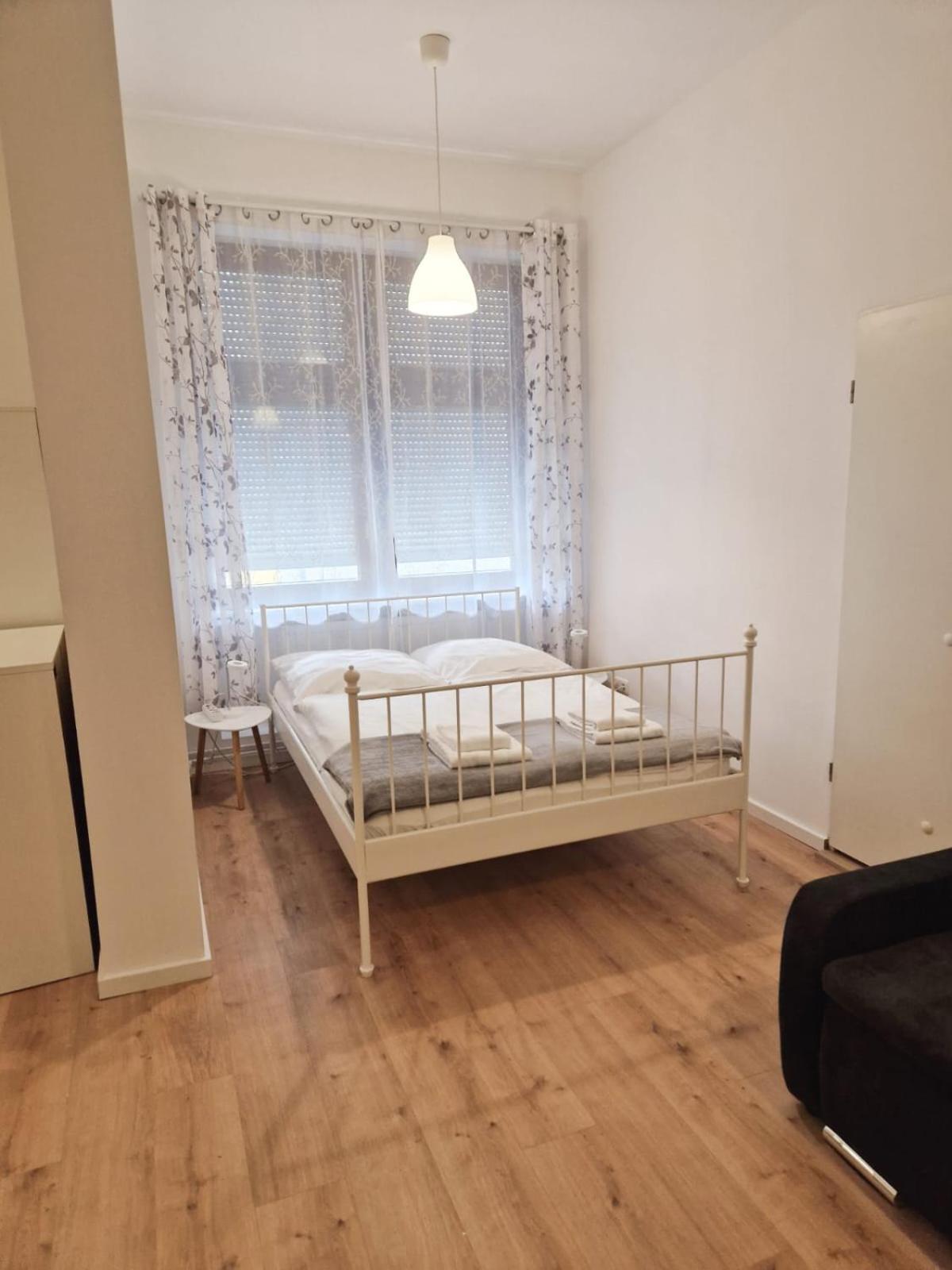 Family Studio Apartment For 4 Berlino Esterno foto