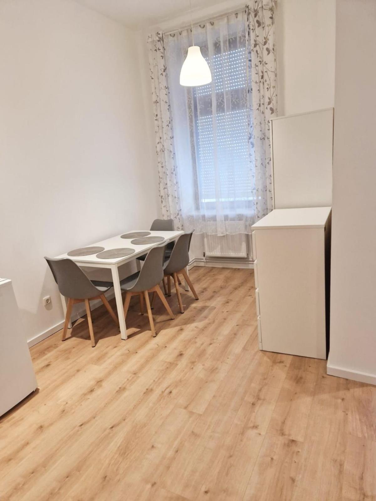Family Studio Apartment For 4 Berlino Esterno foto