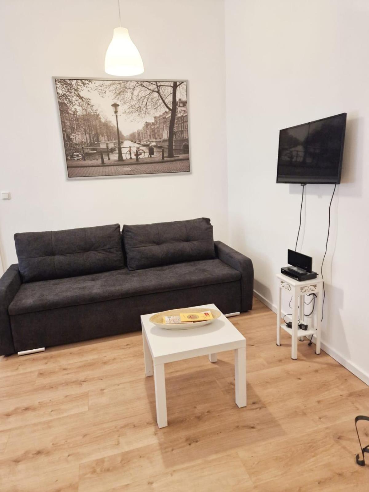 Family Studio Apartment For 4 Berlino Esterno foto